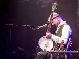 Folk-bluesový písničkář Luboš “Bužma” Khýr bodoval na medzinárodním festivalu v polské Toruni.