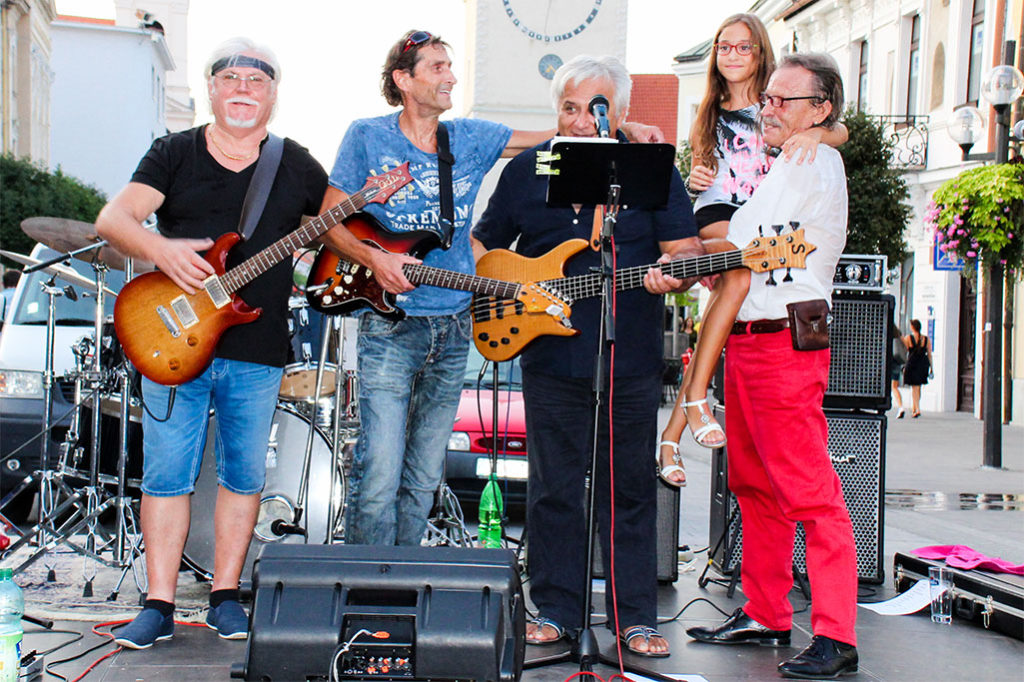 Trnavská bluesová kapela Bluesová Svokra zahrala v Trnave na Leto na Korze 2017