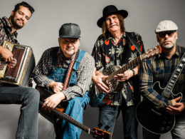 Slovak Blues Project založil v roku 2015 slovenský bluesman Ľuboš Beňa a spája v ňom rôzne generácie slovenských bluesmenov