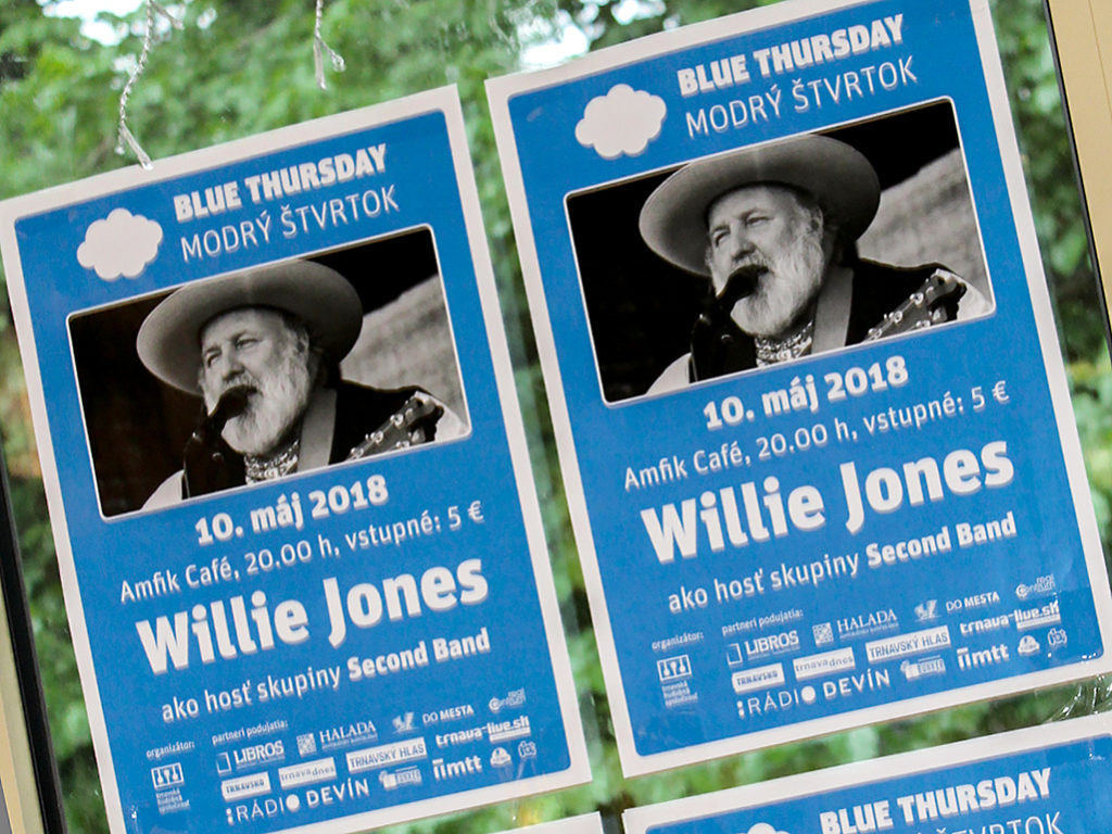 Amfik Café Modrý štvrtok v Trnave vystúpil Willie Jones ako hosť kapely Second Band