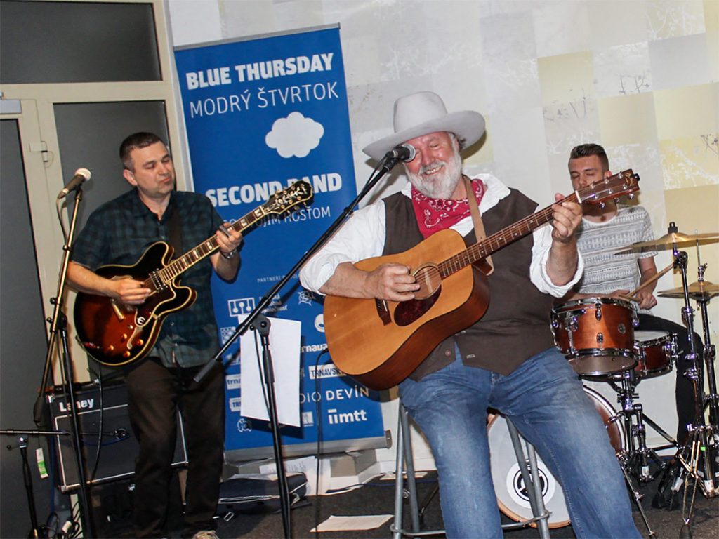 Amfik Café Modrý štvrtok v Trnave vystúpil Willie Jones ako hosť kapely Second Band