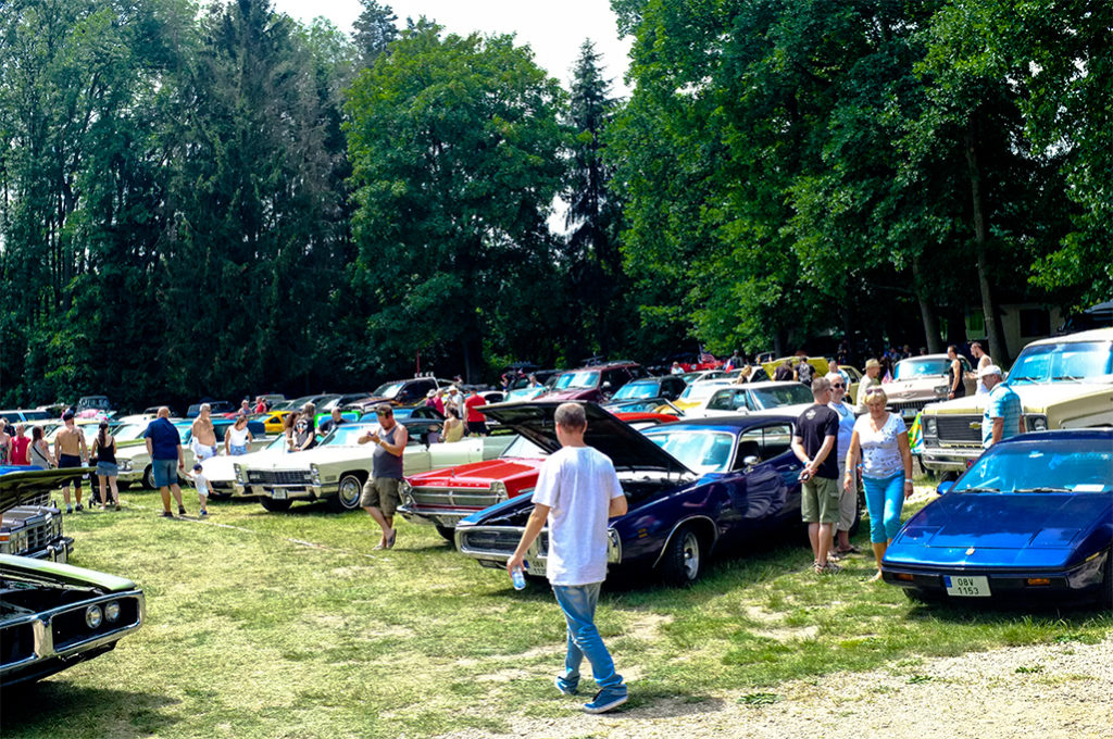 V Sobotke u Jičína sa uskutočnil 8. ročník zrazu amerických automobilov a motocyklov Rumcajsova V8