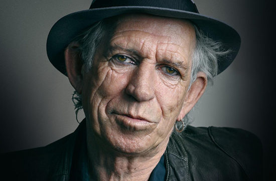 Keith Richards z kapely The Rolling Stones slávi 75. narodeniny