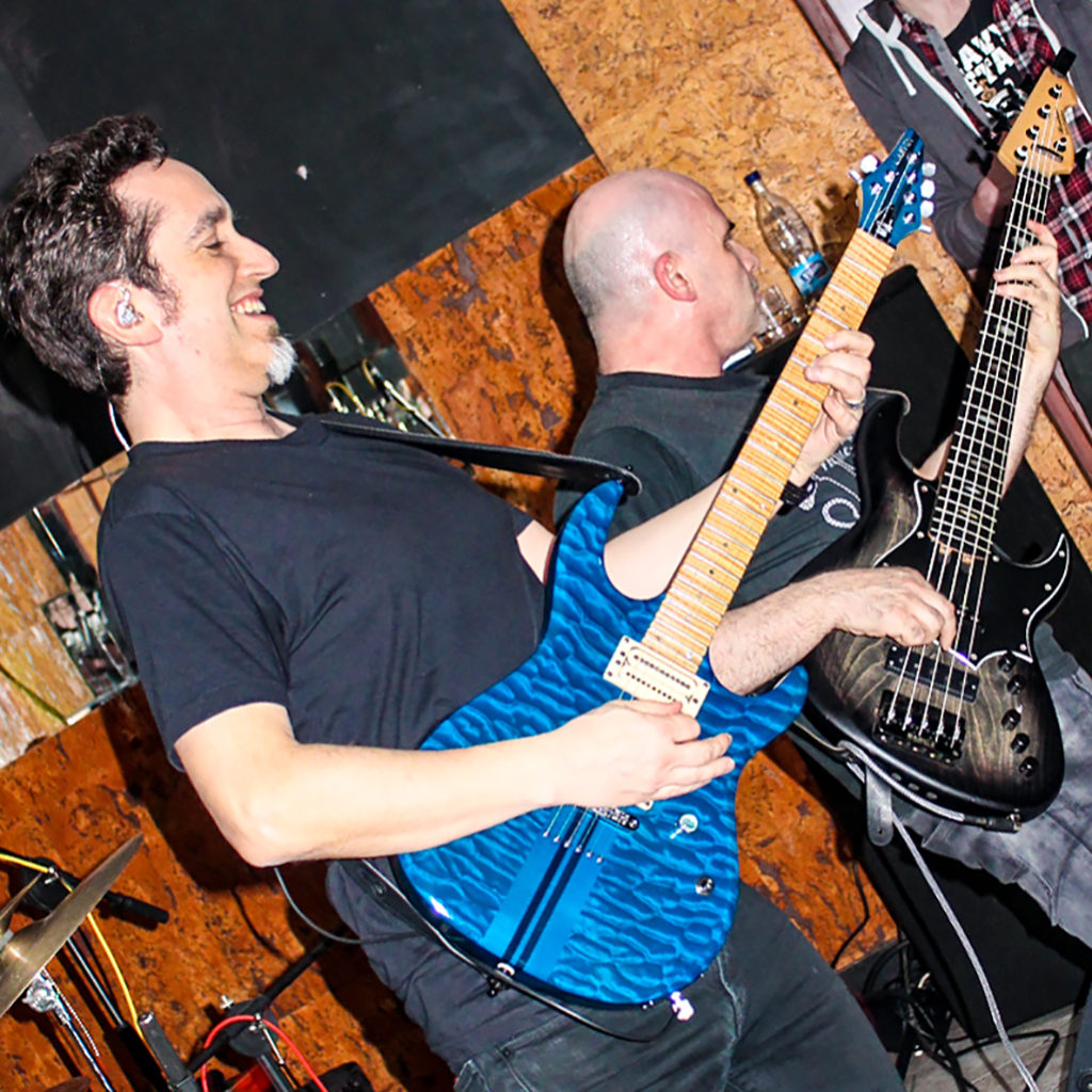 Americký gitarista Neila Zaza predviedol rockovú smršť v Seredi