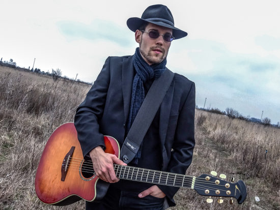 János „Johnny“ Hushegyi Gitarista a spevák János Johnny Hushegyi