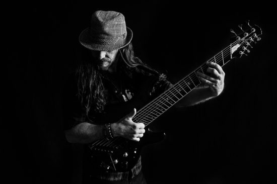 Peter Luha slovenský multižánrový gitarista a spevák